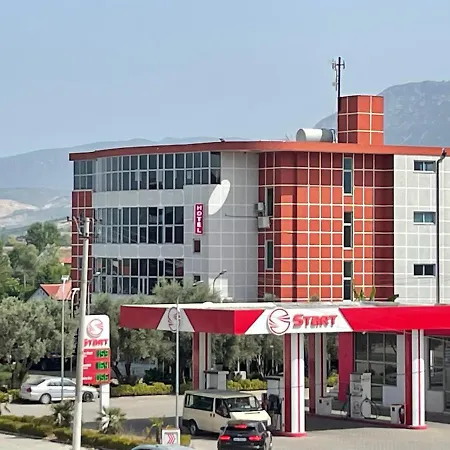 מלון Hotel Gjyshi